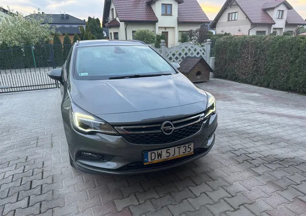 samochody osobowe Opel Astra cena 69000 przebieg: 40158, rok produkcji 2019 z Wrocław